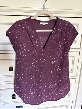 fun 2 fun Plum V-Neck Short Sleeve Blouse with White Speckle